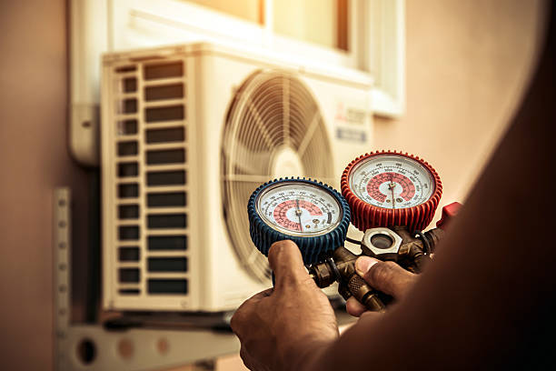 Professional Hvac technician working in Sutherland, IA